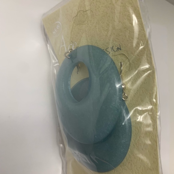 Earring - Picture 5 of 5